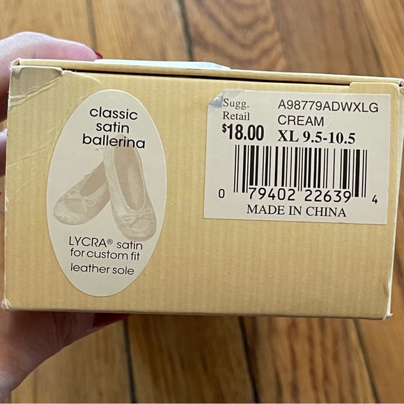 Isotoner Satin Slippers, New in Box - Picture 5 of 7